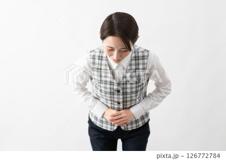 事務制服を着た若い女性　ビジネスイメージ 126772784