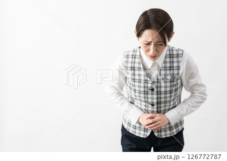 事務制服を着た若い女性　ビジネスイメージ 126772787