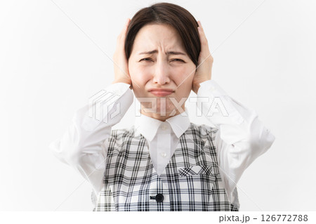 事務制服を着た若い女性 ビジネスイメージ 事務制服を着た若い女性 ビジネスイメージ 126772788