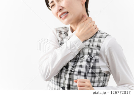 事務制服を着た若い女性　ビジネスイメージ 126772817
