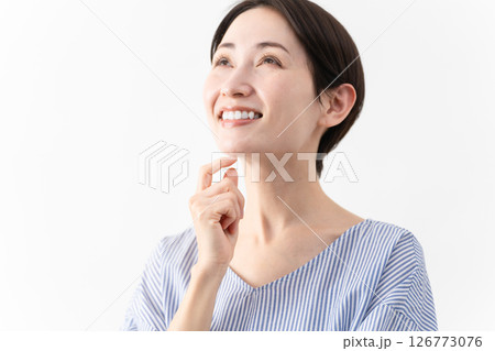 私服姿の女性 ライフスタイルイメージ 私服姿の女性 ライフスタイルイメージ 126773076