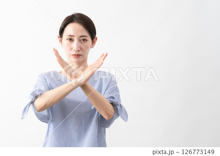 私服姿の女性　ライフスタイルイメージ 126773149
