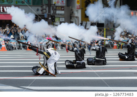 仙台青葉まつり　伊達古式火縄銃演武式の火縄銃発泡 126773483