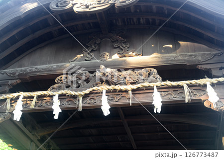 香川県金比羅さん近くの鞘橋南袂の破風彫刻-1 香川県金比羅さん近くの鞘橋南袂の破風彫刻-1 126773487