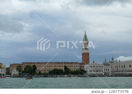 ヴェネチア大運河から望むサンマルコ寺院 ヴェネチア大運河から望むサンマルコ寺院 126773576