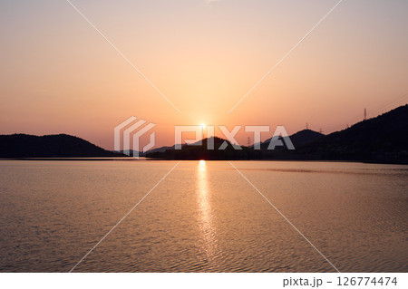 平荘湖と夕日 平荘湖と夕日 126774474