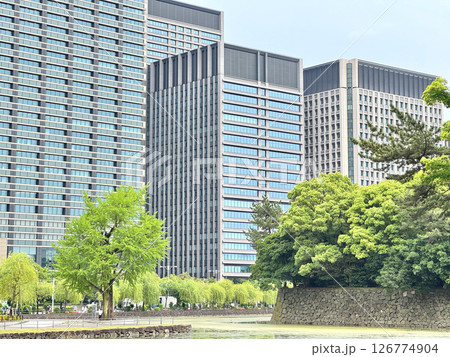 大手町パークビルディング（写真中央。千代田区大手町。三菱地所本社など） 126774904