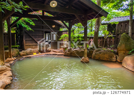 新緑の露天風呂『奥飛騨温泉郷・平湯温泉・平湯の湯』　 126774971