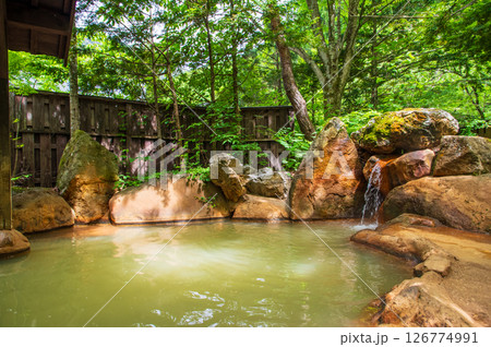 新緑の露天風呂『奥飛騨温泉郷・平湯温泉・平湯の湯』 新緑の露天風呂『奥飛騨温泉郷・平湯温泉・平湯の湯』 126774991