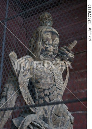 天徳院（珠姫の寺）の仁王像 126776110