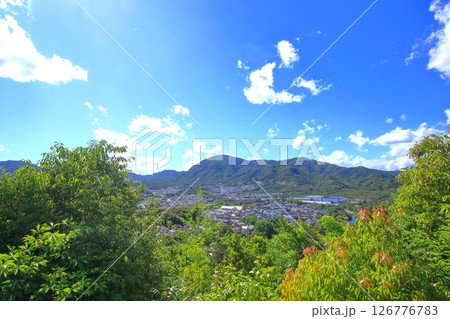 緑が眩しい初夏の黒瀬町(東広島市) 緑が眩しい初夏の黒瀬町(東広島市) 126776783