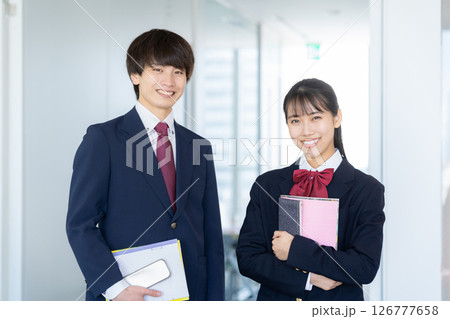 学校で勉強をする男女の高校生 撮影協力:学校法人電波学園東京電子専門学校 学校で勉強をする男女の高校生 撮影協力:学校法人電波学園東京電子専門学校 126777658