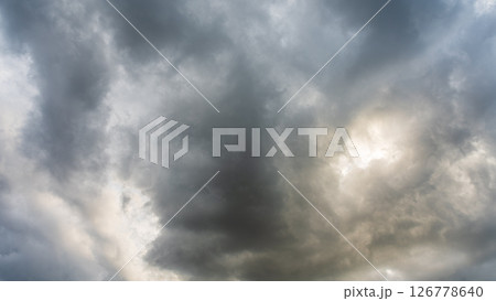 夕暮れの青空に流れるたくさんの雲 夕暮れの青空に流れるたくさんの雲 126778640