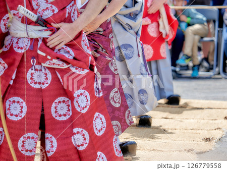 弓道する人々 126779558