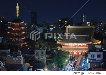 浅草寺本堂に伸びる仲見世通り　浅草寺仲見世の夜景 126780828