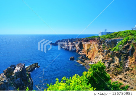 和歌山県白浜町の景勝地 三段壁の絶景 和歌山県白浜町の景勝地 三段壁の絶景 126780985