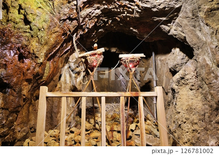 和歌山県白浜町の景勝地 三段壁洞窟の風景 和歌山県白浜町の景勝地 三段壁洞窟の風景 126781002