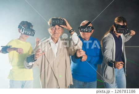 Grandparents with grandchildren are looking for way out of virtual escape room 126781186