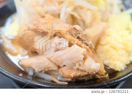 ジューシーなチャーシューとニンニクが際立つ二郎系ラーメン ジューシーなチャーシューとニンニクが際立つ二郎系ラーメン 126781221