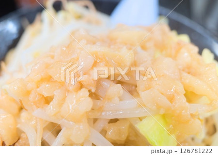 背脂とシャキシャキもやしが映える二郎系ラーメン 126781222