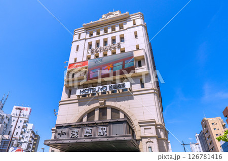 日本の東京都市景観 5月。浅草駅などを望む。（観光客で賑わう浅草） 126781416