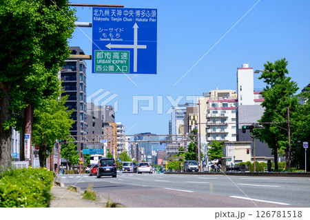 福岡市中央区唐人町方面の景色　黒門橋の信号　天神方面 126781518