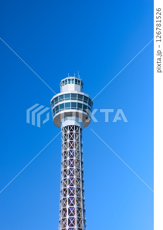 横浜マリンタワーと澄み渡る青空 横浜マリンタワーと澄み渡る青空 126781526