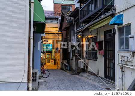 《広島県》尾道・路地裏の風景 126781569