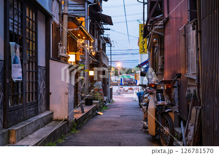 《広島県》尾道・路地裏の風景 126781570