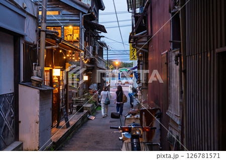 《広島県》尾道・路地裏の風景 《広島県》尾道・路地裏の風景 126781571