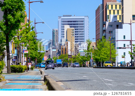 福岡市中央区唐人町方面の景色　西公園入口の信号　天神方面　トリミングアップ 126781655