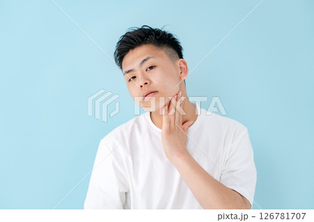 若い男性　スキンケア 126781707