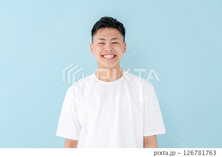 若い男性　ポートレート 126781763