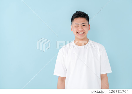 若い男性　ポートレート 126781764