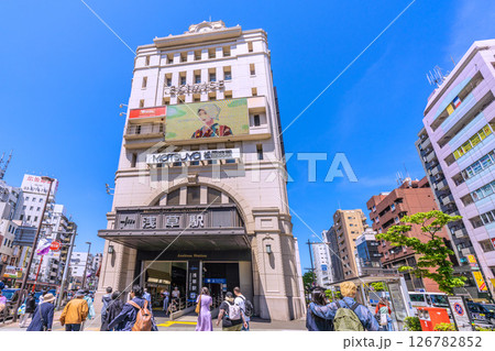 日本の東京都市景観 5月。浅草駅などを望む。観光客で賑わう浅草…次の時代も 新しい景色をみんなに 日本の東京都市景観 5月。浅草駅などを望む。観光客で賑わう浅草…次の時代も 新しい景色をみんなに 126782852