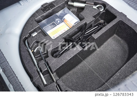 車載工具収納場所04 126783343