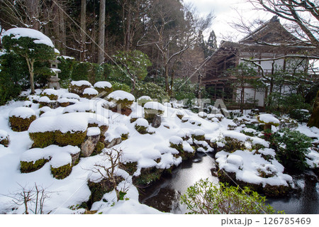 京都　三千院の雪 126785469