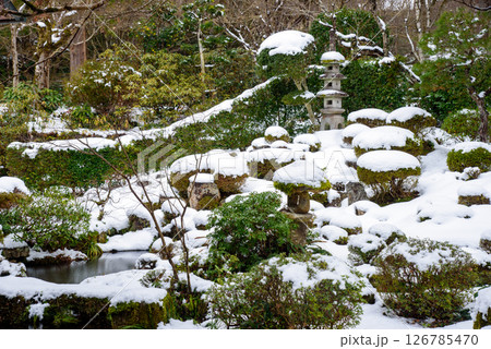 京都　三千院の雪 126785470