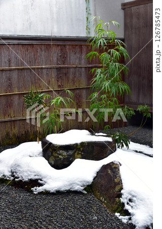 京都　三千院の雪 126785473