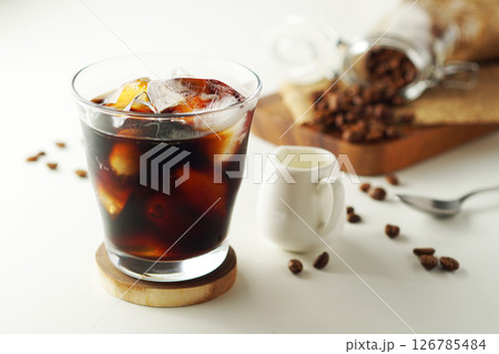 アイスコーヒー(白バック) 126785484