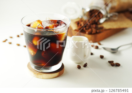 アイスコーヒー(白バック) 126785491