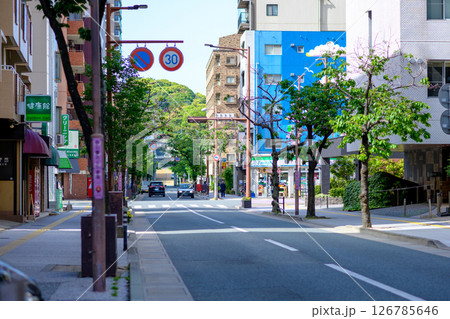 福岡市中央区荒戸西公園入口方面の景色　西公園下の信号　 126785646