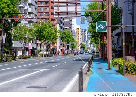 福岡市中央区荒戸那の津通りの景色　西公園下から荒戸1丁目の信号　天神方面 126785790