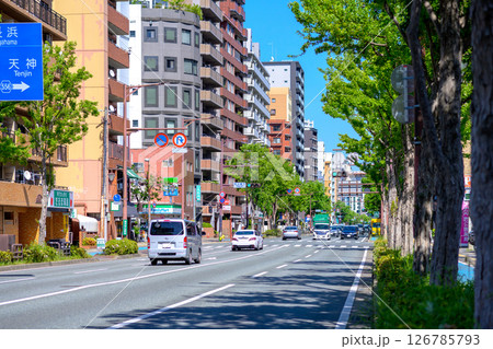 福岡市中央区荒戸那の津通りの景色　西公園下の信号　天神方面 126785793