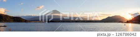 Super panoramic view of Lake Kawaguchi at sunset, where the rays of the setting sun 126786042