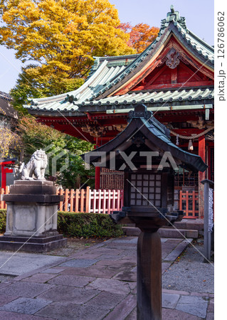 Vertical view of Ozaki Shrine in Kanazawa showing komainu statue Vertical view of Ozaki Shrine in Kanazawa showing komainu statue 126786062