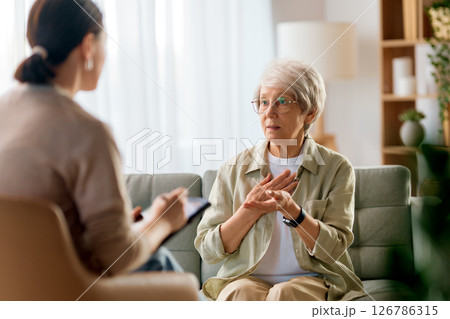 Consultation of the patient with a psychologist 126786315