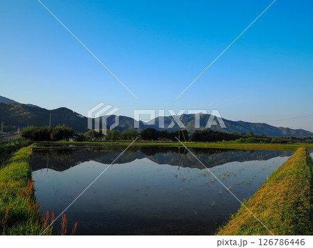 山と田園地帯 山と田園地帯 126786446