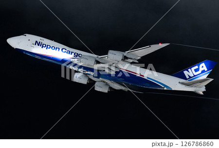 NCA B747カーゴ夜間離陸上昇 126786860