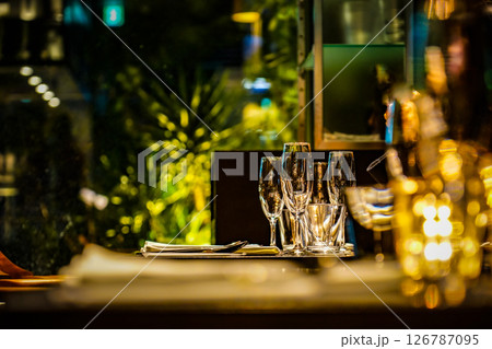 レストランのテーブルイメージ 126787095